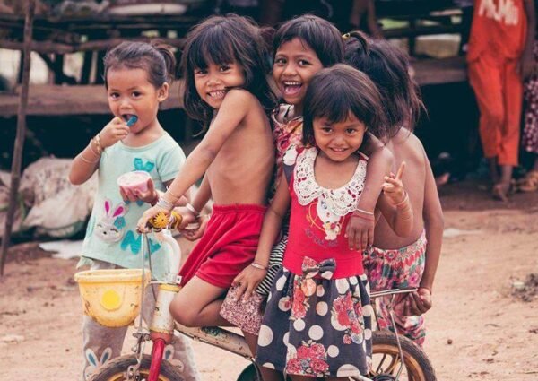 Give African Childrens a good Education & Healthy